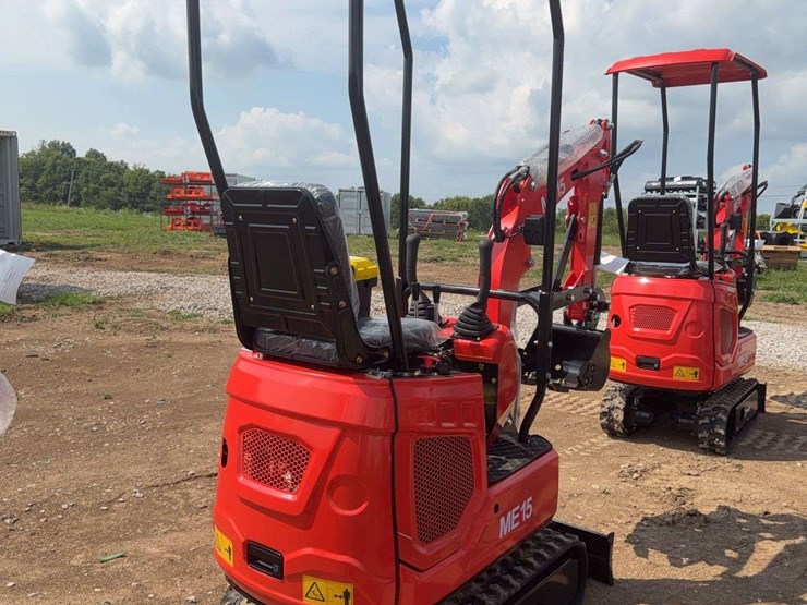 me15-mini-excavator-image-7