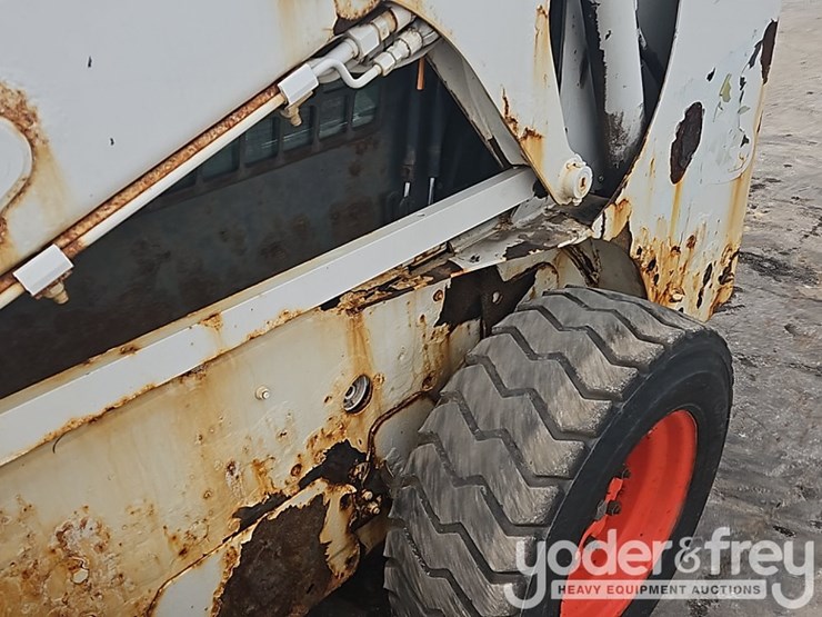 2011-bobcat-s185-image-27