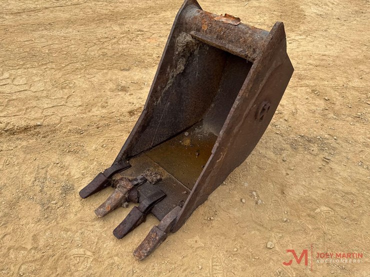 18"-gp-excavator-tooth-bucket-image-4