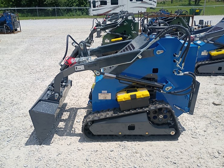 #l63-016-•-2026-zjg-380-mini-skid-steer-image-1