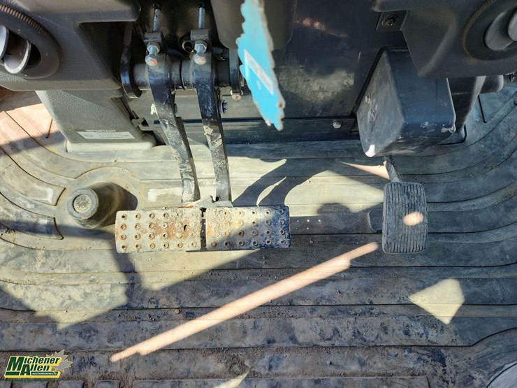 deere-410l-image-22