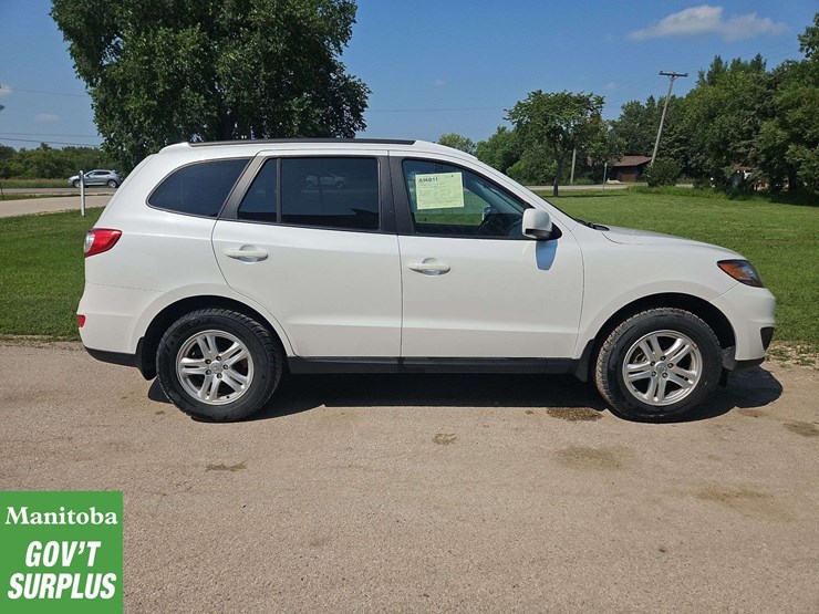 2011-hyundai-santa-fe-image-8