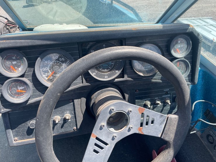 #2151-•-1989-stratos-bass-boat-and-stratos-trailer-image-48