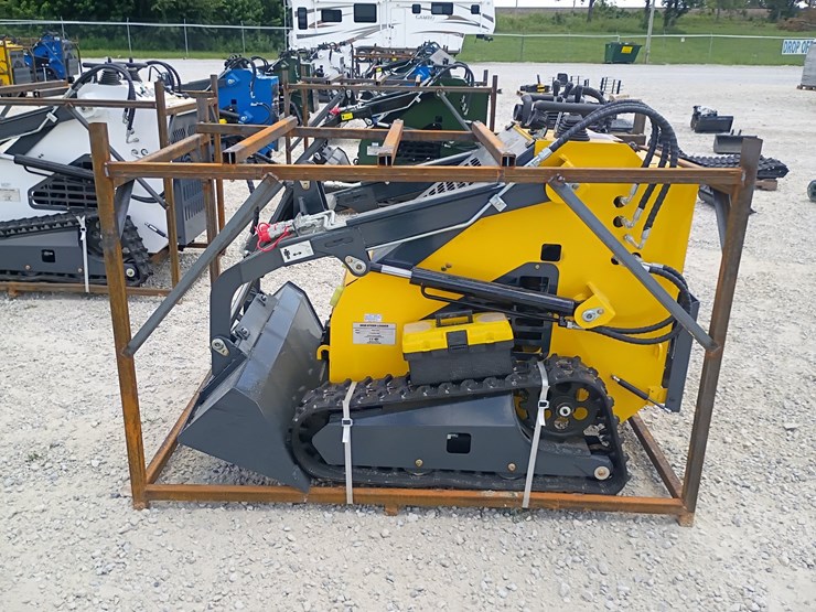 #l63-013-•-2026-zjg-380-mini-skid-steer-image-1