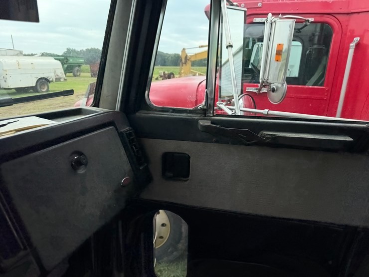 1989-peterbilt-379-image-86