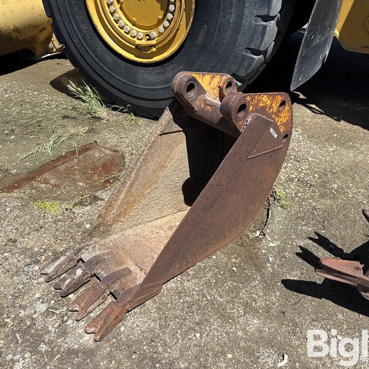 420 Backhoe Bucket