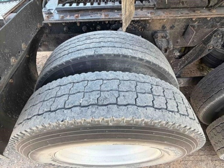 2005-kenworth-t800-image-21