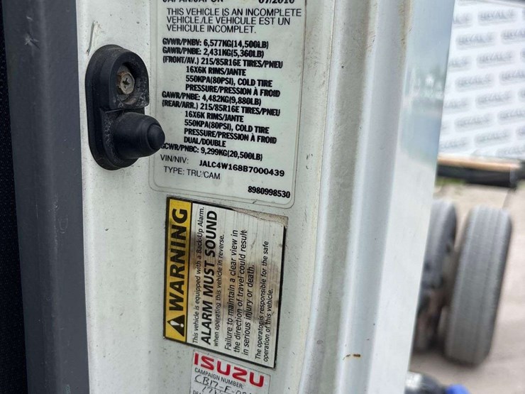 2011-isuzu-npr-image-6