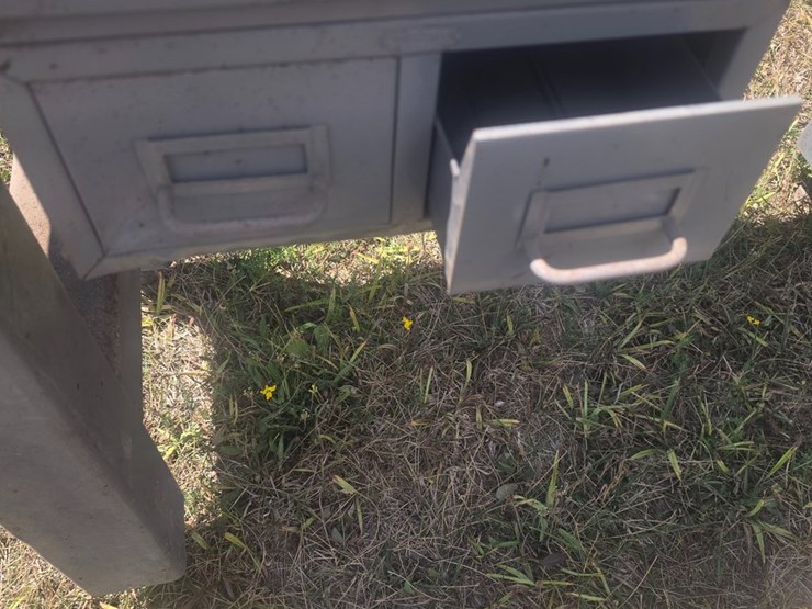 #429-•-work-bench-with-vice-image-4
