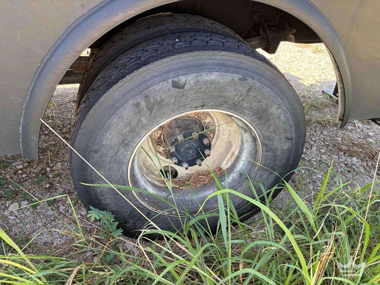 2018-freightliner-m2-106-image-32