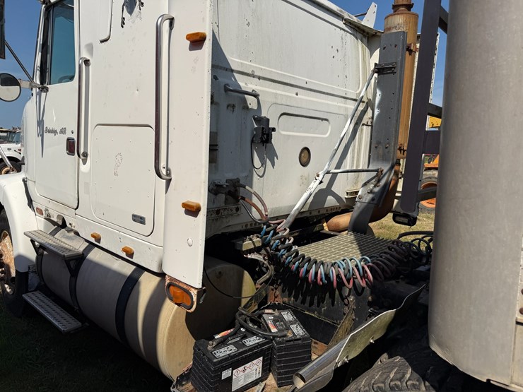 #52620-•-1990-whitegmc-wia-areo-series-sleeper-t/a-truck-tractor-4v1wdbjf3ln629984-inv#52620-image-29