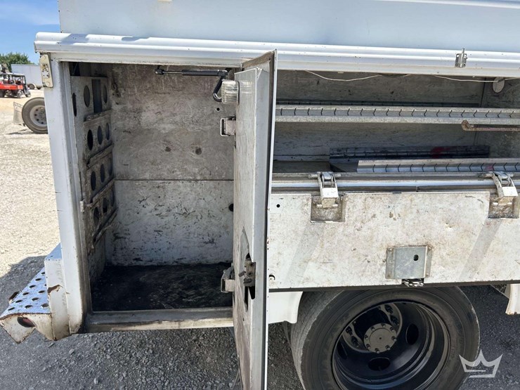 2008-ford-f550-image-23