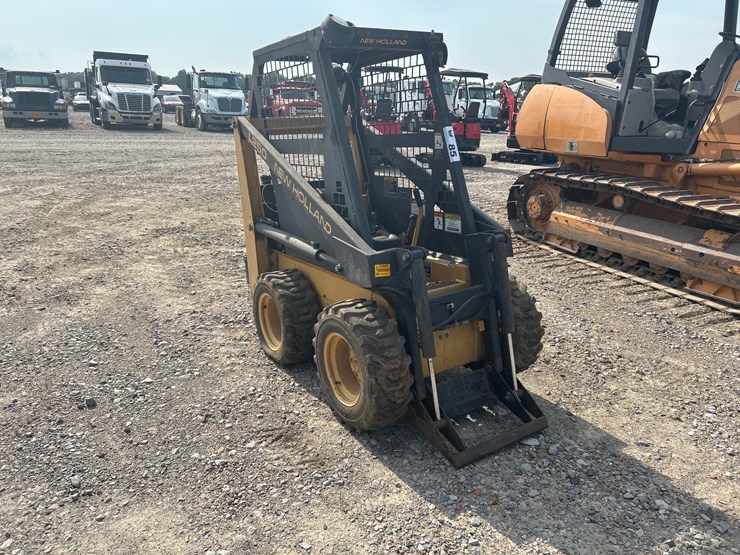 new-holland-l250-image-2