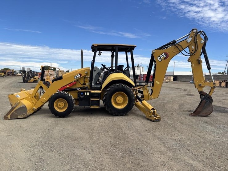 2022-caterpillar-430-image-5