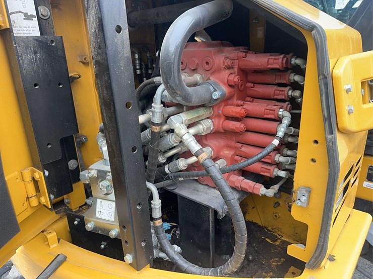 2021-deere-75g-image-23