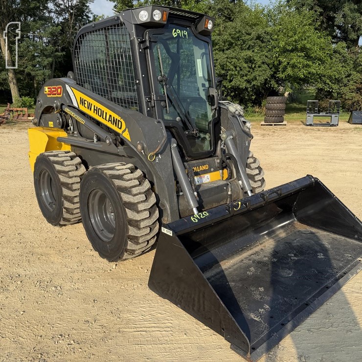NEW HOLLAND L320