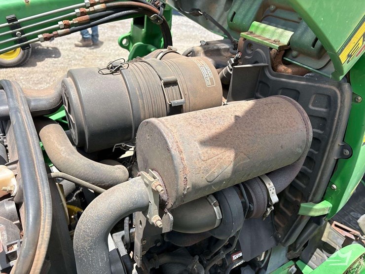 john-deere-utility-loader-tractor-image-9
