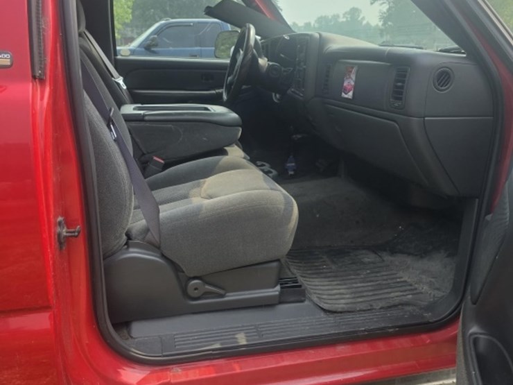 2004-chevrolet-silverado-3500-image-8