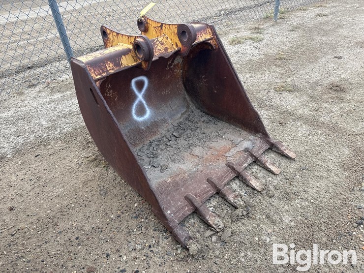 caterpillar-backhoe-bucket-image-3