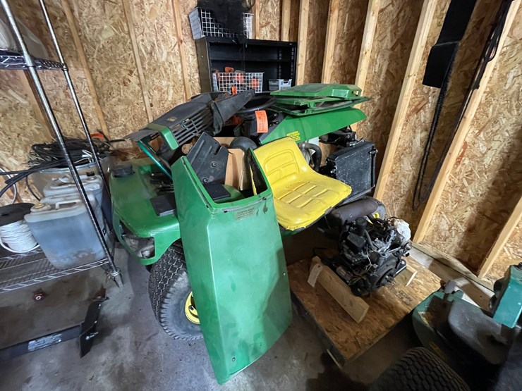 #6169-•-john-deere-lawn-tractor-425-image-1