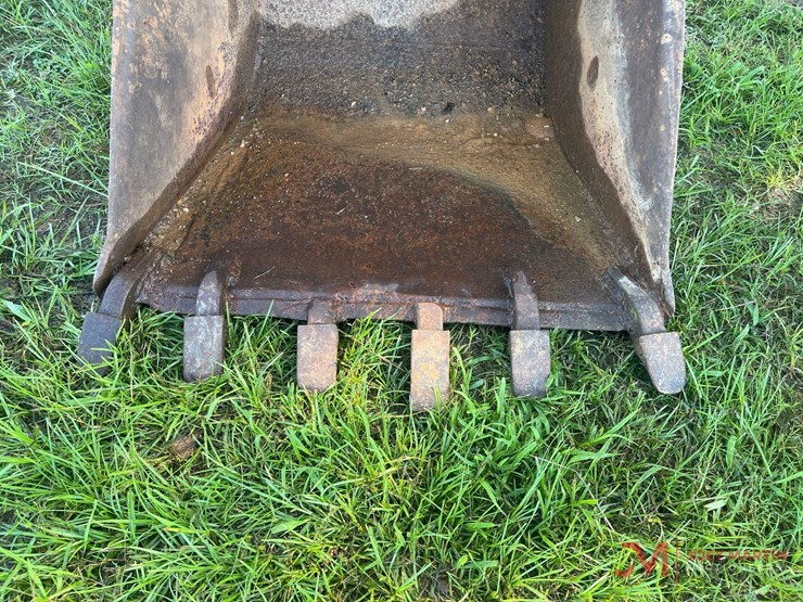 28"-tooth-excavator-bucket-image-9