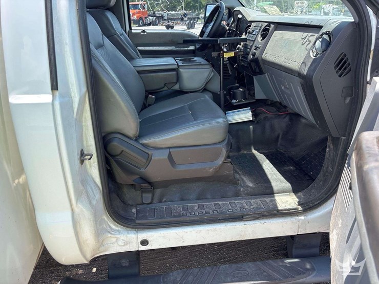 2011-ford-f450-image-25
