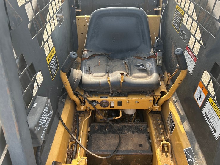 new-holland-l250-image-11