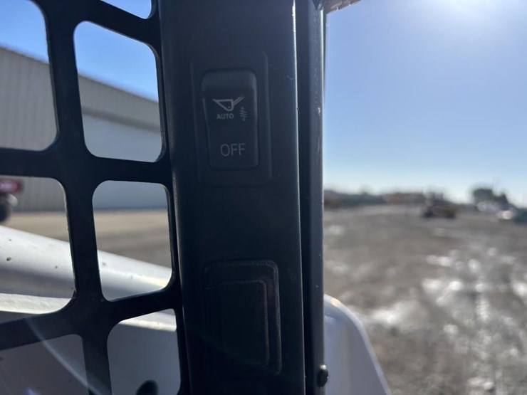 2019-bobcat-t770-image-31