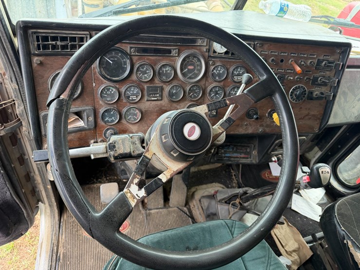 1989-peterbilt-379-image-73