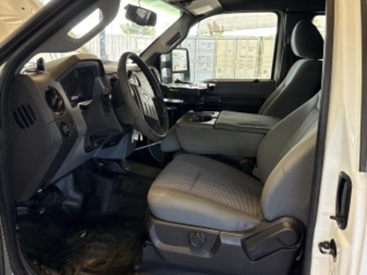2015-ford-f550-image-30