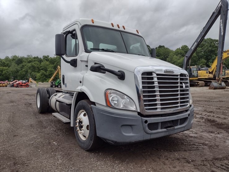 14-freightliner-cascadia-cab-&-chassis^title^-(qea-4750)-image-29