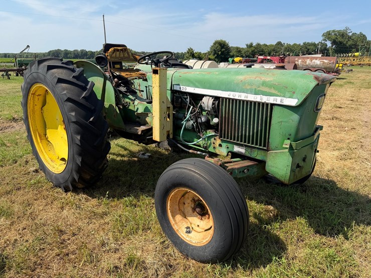 1972-john-deere-820-image-2