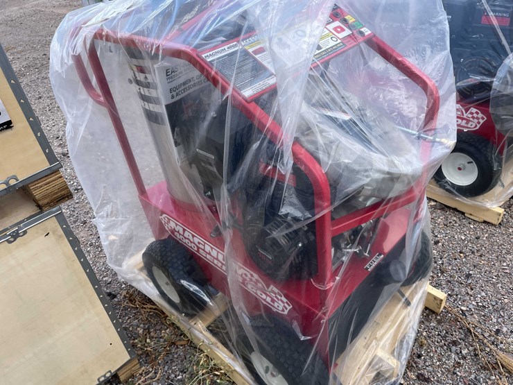 #2200-•-magnum-4000-gold-power-washer-image-4