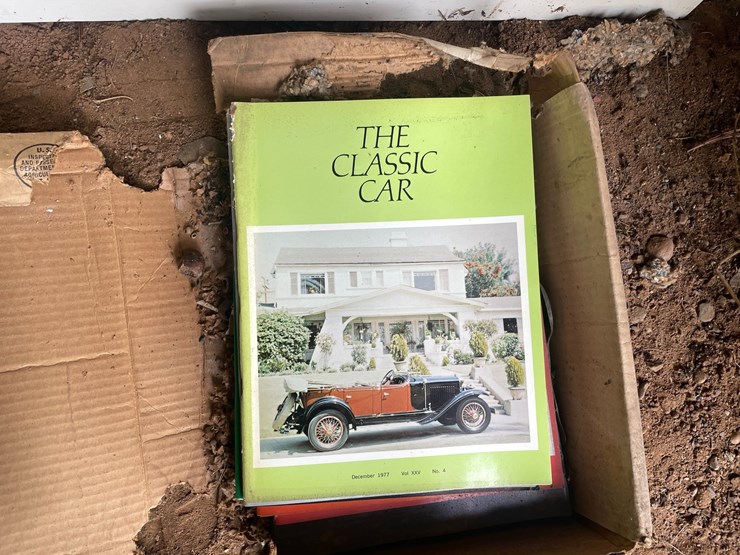 #1248-•-wooden-crate-of-vintage-automotive-manuals-image-12