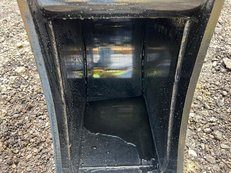 12”-quick-attach-excavator-bucket-for-kx40-image-6