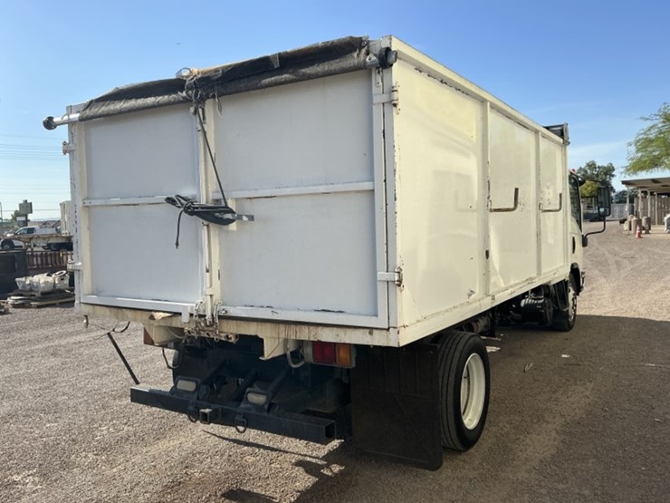 2009-isuzu-nqr-image-5