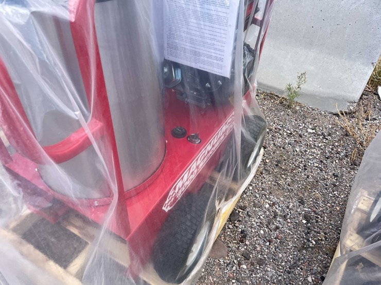 #2202-•-magnum-4000-gold-power-washer-image-13