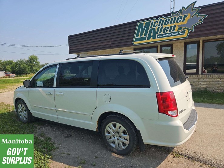 2013-dodge-grand-caravan-sxt-image-3