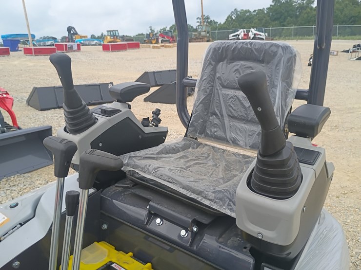 #l73-053-•-2026-ats-me18-mini-excavator-image-17