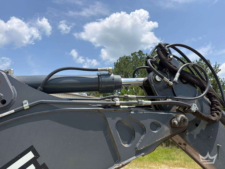 2017-deere-310l-image-33