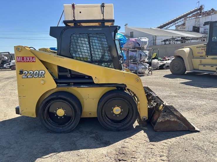 2018-yanmar-s220r-image-7