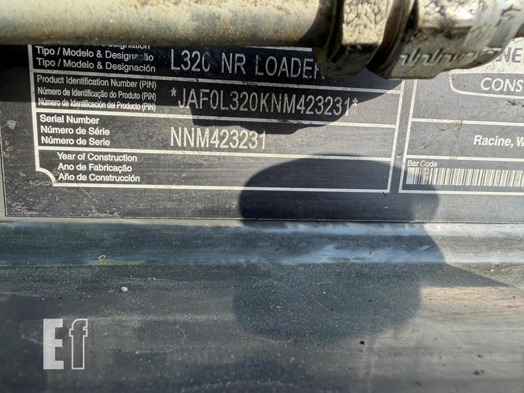 new-holland-l320-image-7