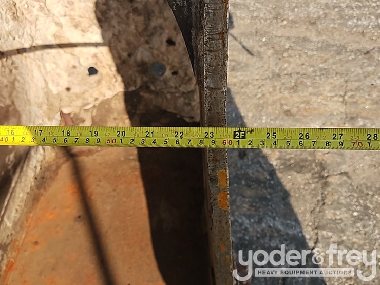 2018-deere-130g-image-12