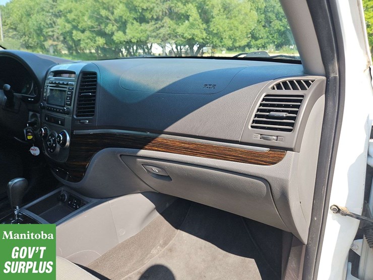 2011-hyundai-santa-fe-image-28
