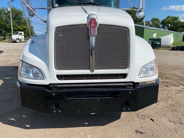 2018-kenworth-t440-image-7