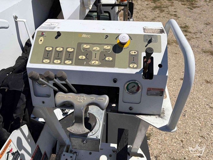 2018-freightliner-m2-106-image-27