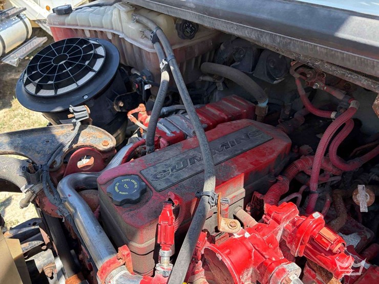2018-freightliner-m2-106-image-9