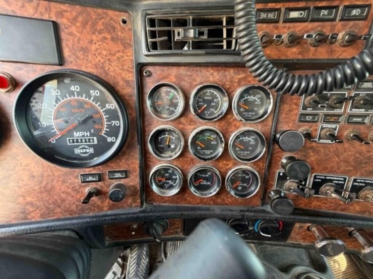 2005-kenworth-t800-image-28