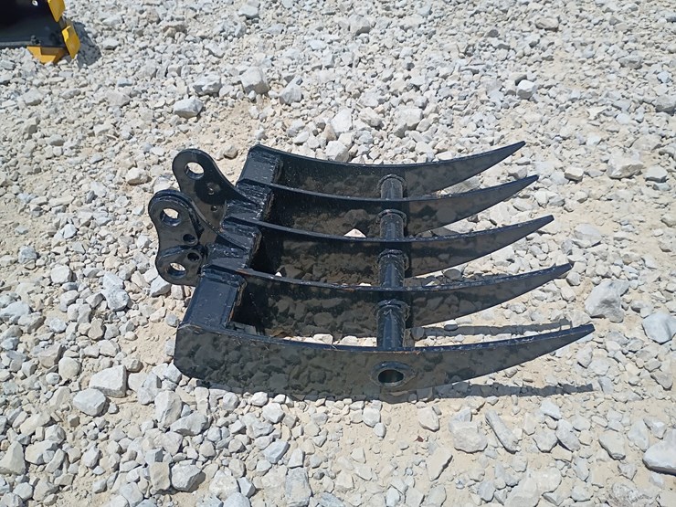 #l63-029-•-rake-mini-excavator-attachment-image-4