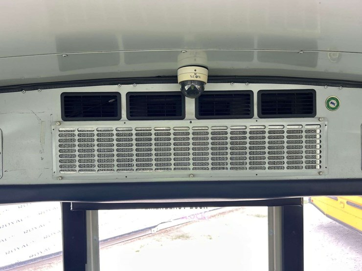2016-freightliner-b2-image-17